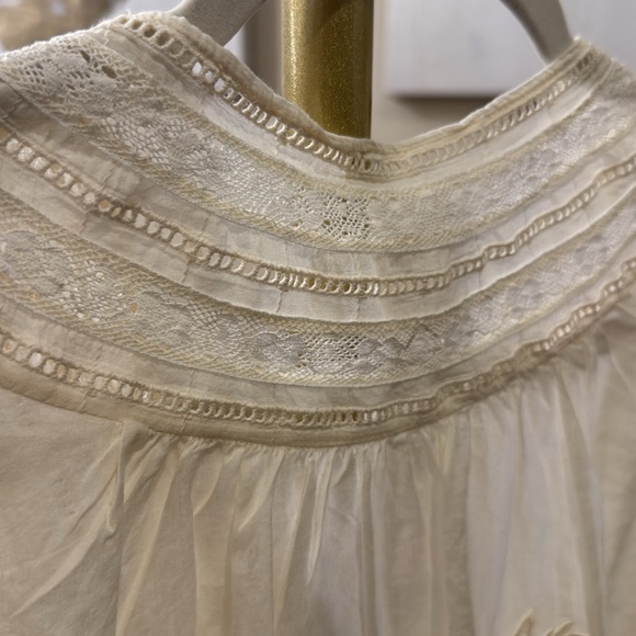 ZARA Round neck, short sleeve blouse with cuff detail. Matching embroidered - Picture 5 of 17